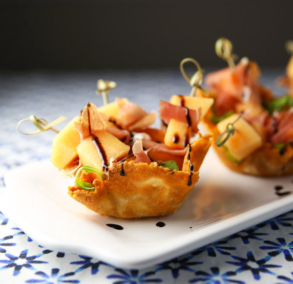 Prosciutto And Melon Mini Skewers In A Parmesan Basket - Orgasmik Cooking